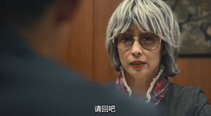 ed1a7f4a49a0c3a6f2c7660d9d56289382cfdc68 就在小涉憂愁時,一位自稱是偵探的年輕人