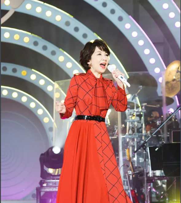 她在演唱會上的狀態確實相當的好↓