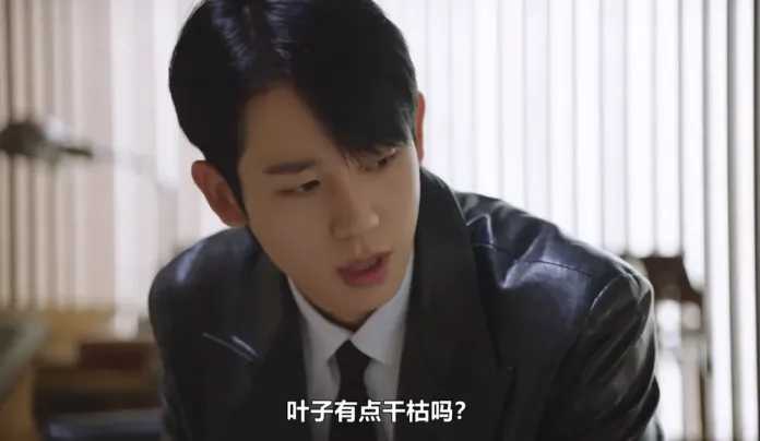 在石榴找不到人生方向時，帶女主去母校挖