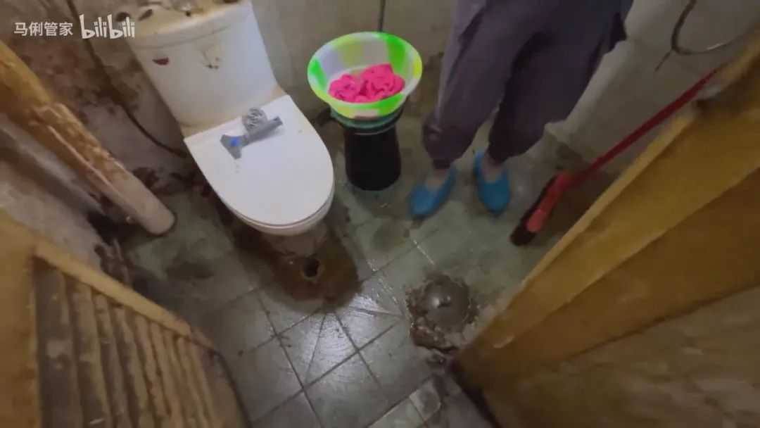 畢竟，馬桶已經是這個家，最乾淨的地方