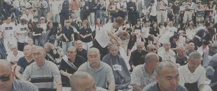 他們一遍遍發問——