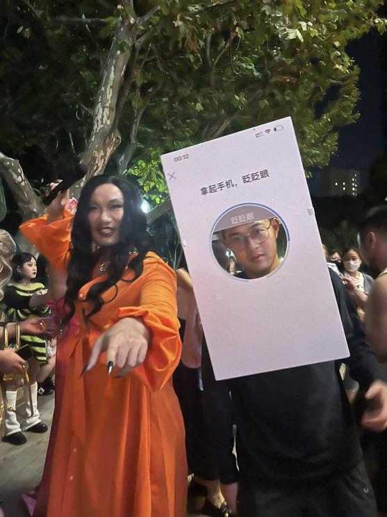 觀音和唐僧，共品中華經典美食…