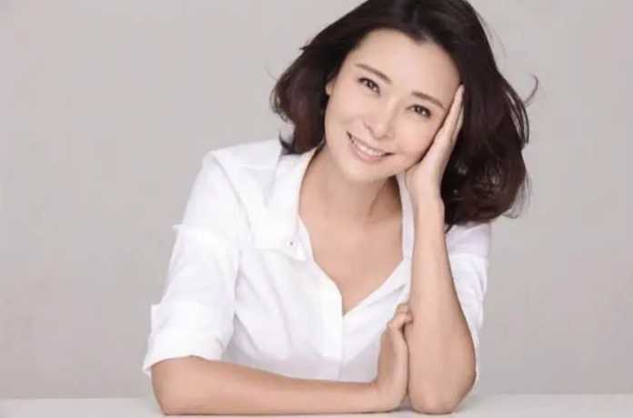 到了2000年，李亞鵬悄無聲息地劈腿