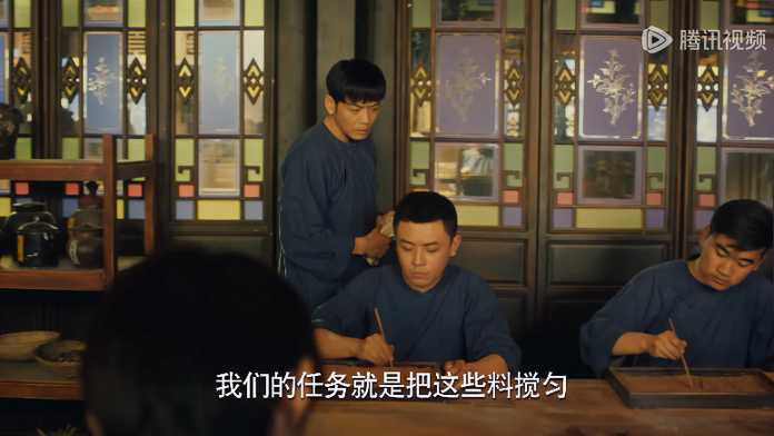 三兄妹走失，正好都遇到了好心人收養