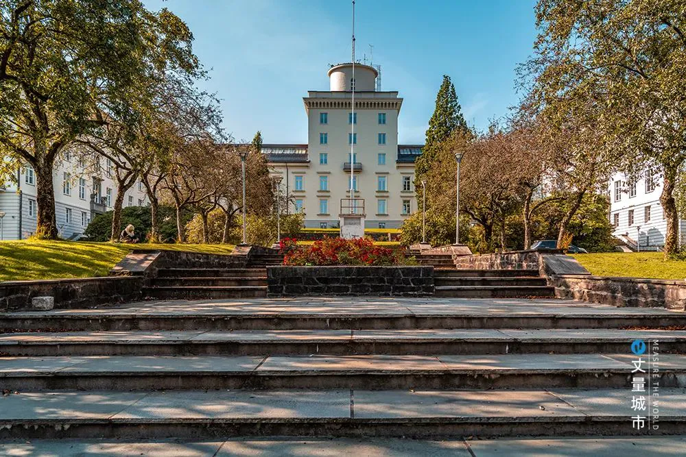 094330917566