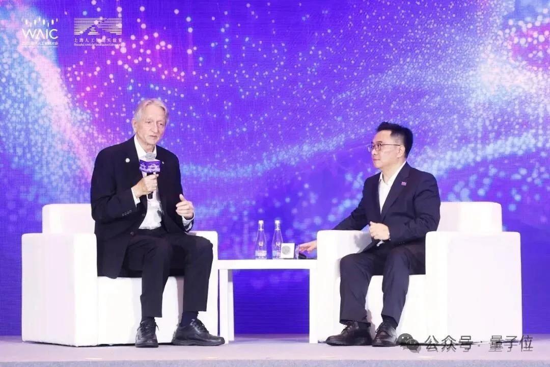 Hinton突然对AGI乐观了！“Ilya让他看到了什么吧…”