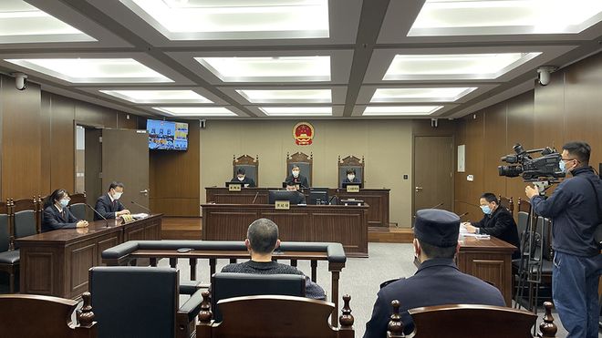 中国一男子商务舱疯狂偷窃，国际航班成犯罪温床