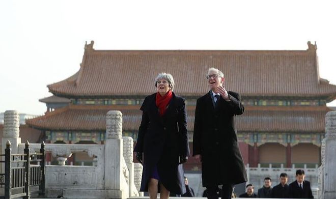英媒关注斯塔默访华:60人豪华阵容重塑中英经贸关系 英媒关注斯塔默访华:60人豪华阵容重塑中英经贸关系