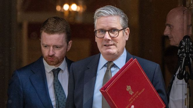 英国政坛又炸锅!首相亲信闪辞,民调崩了,五月要走人? 英国政坛又炸锅!首相亲信闪辞,民调崩了,五月要走人?